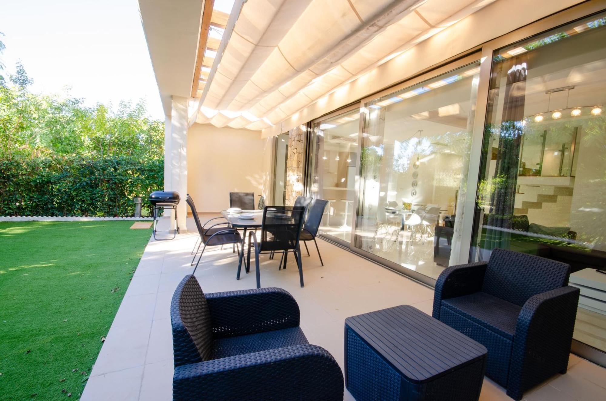 Villa Paradise Beach Ла-Віла-Джойоза Екстер'єр фото